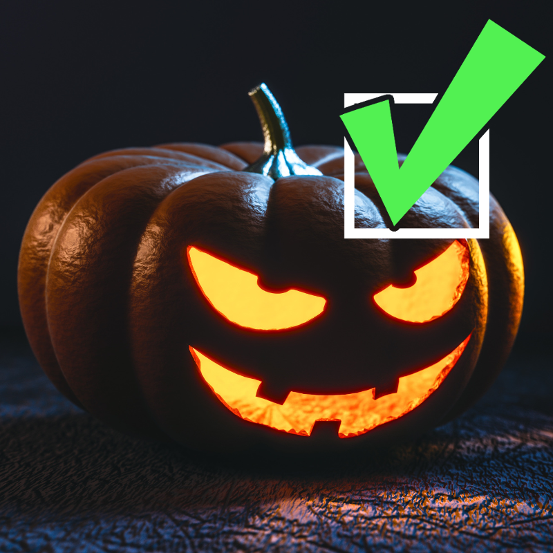 Thumbnail Blogartikel Halloween Checkliste Kürbislampe mit abgehaktem Kontrollkästchen